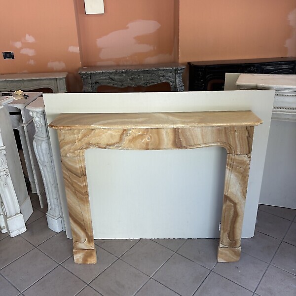 CAMINO IN MARMO ONICE MIELATO STILE DECO’ FRANCIA