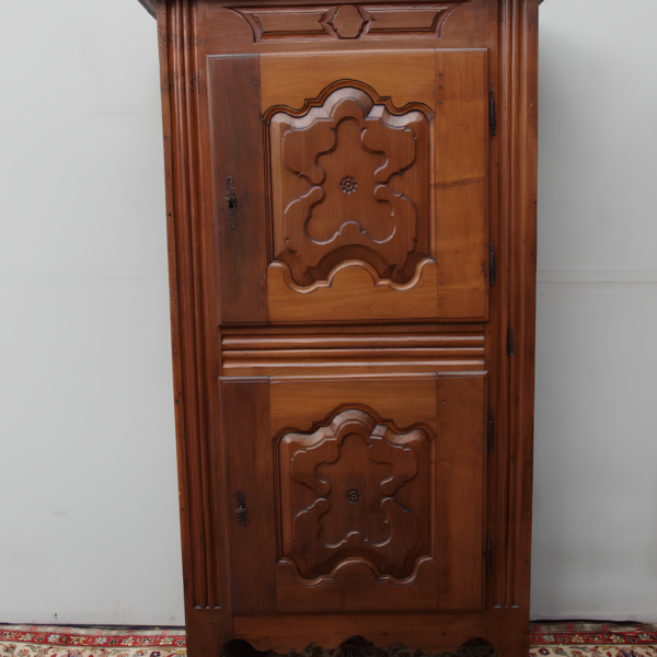 ARMADIO-CREDENZA STIPO DA DISPENSA IN NOCE A DUE PORTE EPOCA 700 FRANCIA cm L 100xP36xH205 larghezza con cornice cm 115