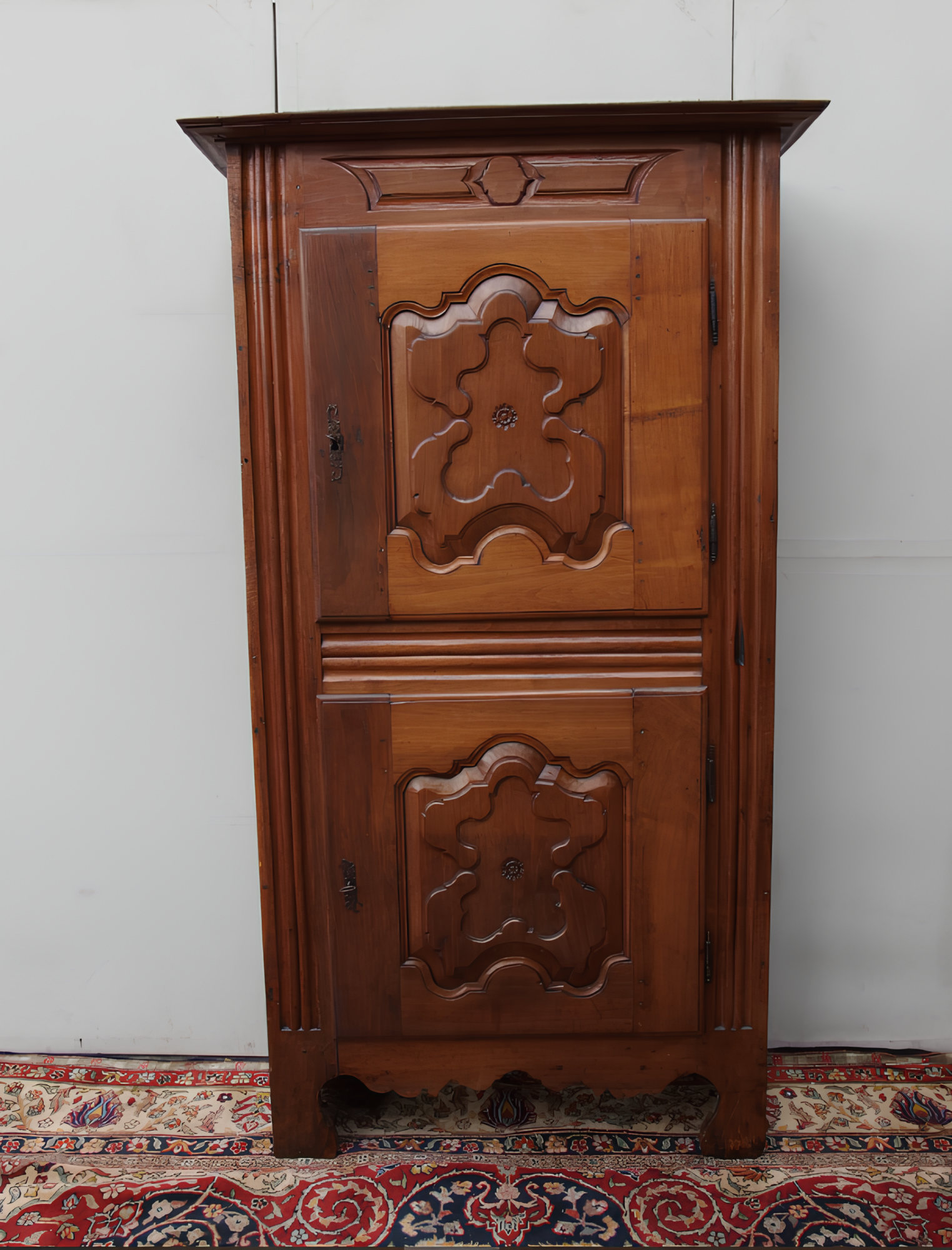ARMADIO-CREDENZA STIPO DA DISPENSA IN NOCE A DUE PORTE EPOCA 700 FRANCIA cm L 100xP36xH205 larghezza con cornice cm 115